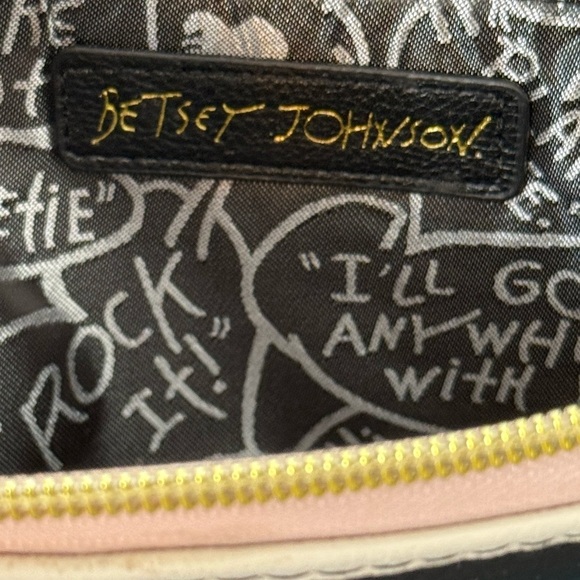 Betsey Johnson Luv 🦩Flamingos 🦩 Padded Wristlet Clutch Makeup Or Travel Bag 🦩💗🦩 - Picture 5 of 6